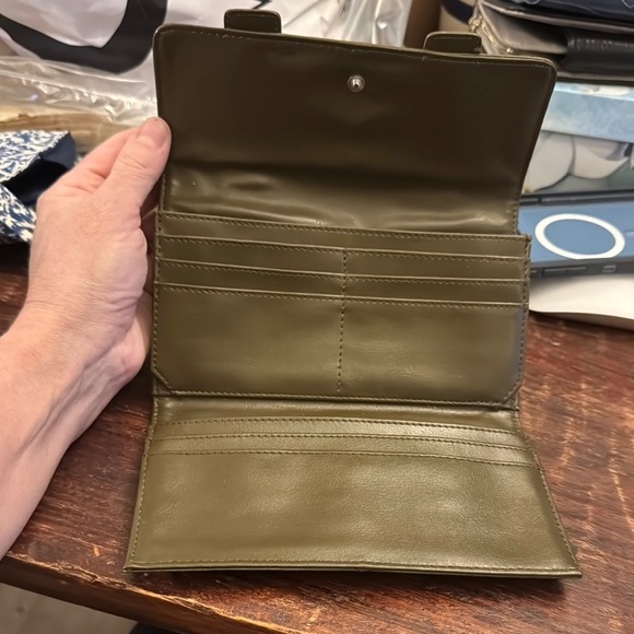 Wilson’s Leather Army Green Long wallet & checkbook  silver‎ accents - Picture 2 of 4